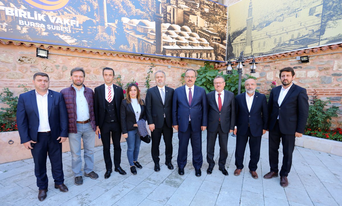 Birlik Vakfı Bursa Şubesi’nde Düzenlenen Hat Sergisi Açılışı, Vali @YakupCanbolat’ın Katılımıyla Gerçekleşti.