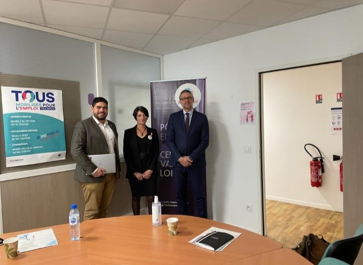 Visite du Député <a href="/guillaumekasba/">Guillaume Kasbarian</a>  à l’agence Pôle emploi de #Chartres Gare. Échanges autour des solutions mobilisées par Pôle emploi pour réduire les tensions du marché du travail.