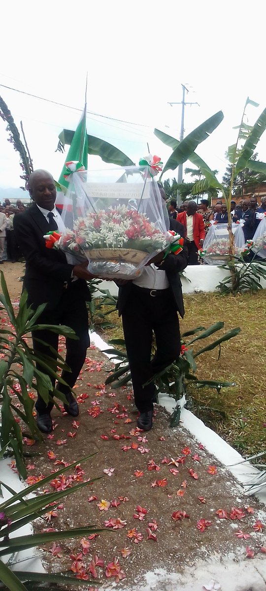 BubanzaCommune2's tweet photo. #Burundi:Les cérémonies commémoratives du 29èm Anniversaire de l'assassinat du Président #Melchior_Ndadaye, Héros de la Démocratie ont débuté par une messe célébrée à la paroisse #Christ_Roi de #Bubanza en présence du Gouverneur et les autres autorités de @BubanzaProvince . https://t.co/L2yGbEqe7p