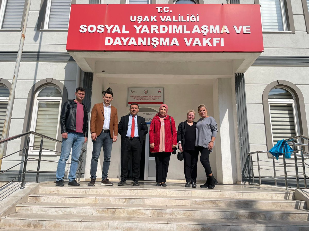 Yürütme ve yönetim kurulu üyelerimizle birlikte Sosyal Yardımlaşma ve Dayanışma Vakfı Müdürü Sayın Mehmet Cevizci’yi ziyaret ederek, ilimizde yapılan ve yapılacak olan sosyal yardımlarla ilgili istişarelerde bulunduk.