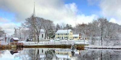 ptitampa1's tweet photo. While summer and fall are prime seasons for weekend getaways, winter shouldn't be overlooked. There are towns across the country that look like picture-perfect postcards in the wintertime, whether it's due to a light dusting of snow https://t.co/ev59ga3VJf https://t.co/keR7QGaDhz