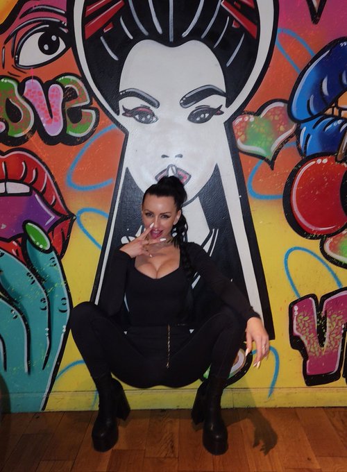 Watch Lexi Belle's leaked NSFW photo on TwXstars