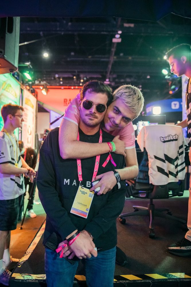 daltoosh's tweet photo. Hottest apex couple ez https://t.co/FsIH6PMBzv