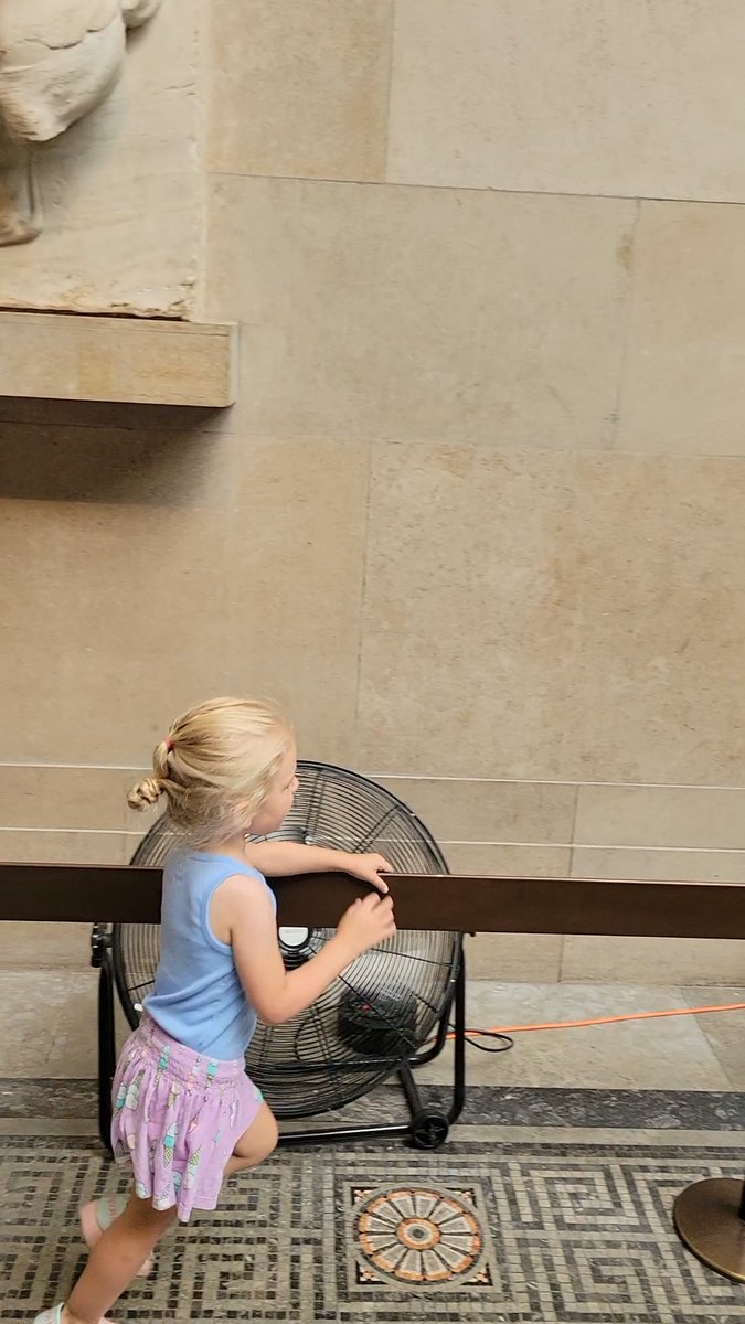 Sarah Smith tweet media