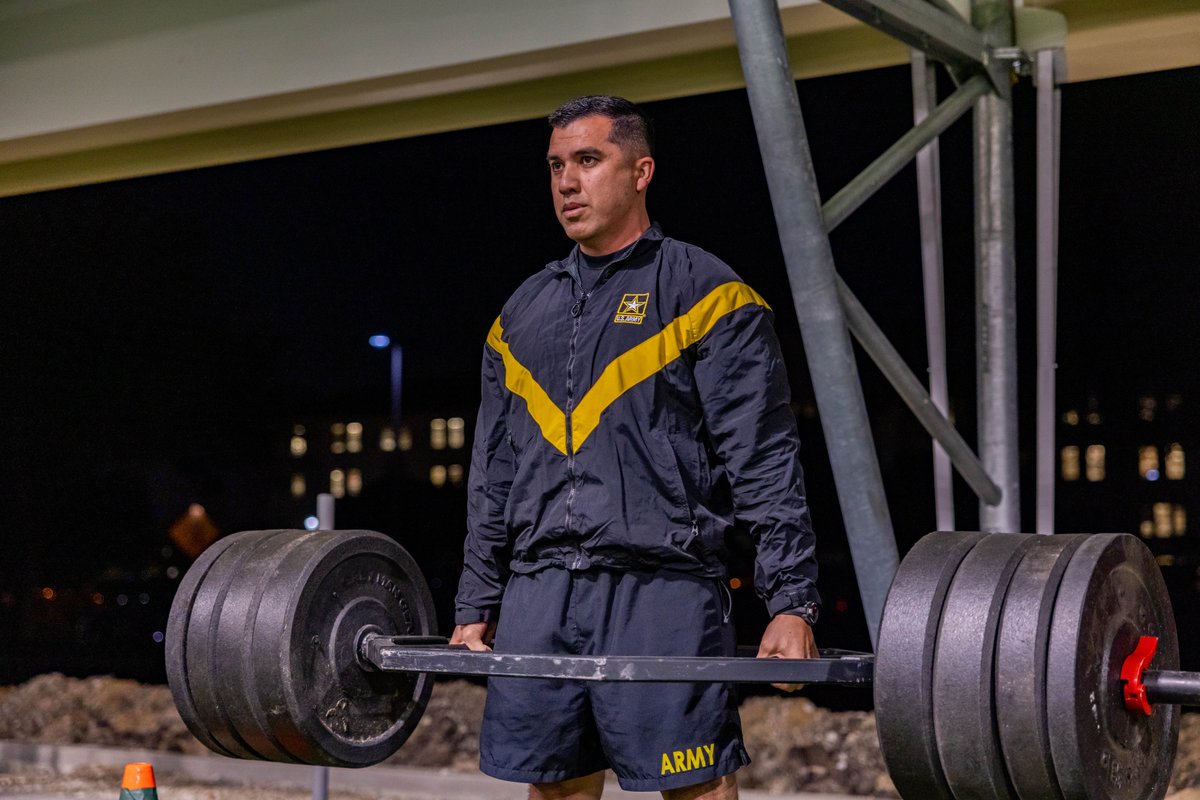 ARMYSOUTH's tweet photo. Our Soldiers got after their first FOR RECORD #ACFT this week. The beautiful #SanAntonio sunrise kept motivation at a high throughout the entire test!

@16thSMA | @USArmy |@Southcom | @JBSA_Official | #FitnessFriday https://t.co/dYTYJ8YrjN