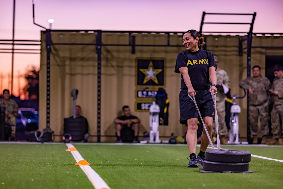 ARMYSOUTH's tweet photo. Our Soldiers got after their first FOR RECORD #ACFT this week. The beautiful #SanAntonio sunrise kept motivation at a high throughout the entire test!

@16thSMA | @USArmy |@Southcom | @JBSA_Official | #FitnessFriday https://t.co/dYTYJ8YrjN