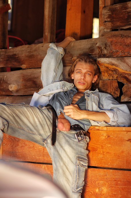 Uh oh did something slip out?  📸 @MaxAdonisxxx https://t.co/W0TQs11JAP<a class="tags" href="/tag/maxadonisxxx">@maxadonisxxx</a>