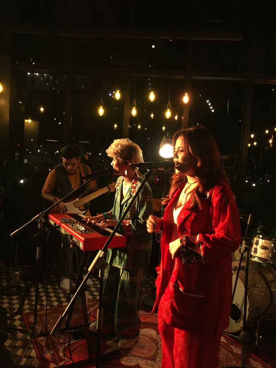 userkrei's tweet image. buhay pa naman ako after nito HAHAHAHA 

@LeanneAndNaara 
@leannemamonong 
@naarajoacueza