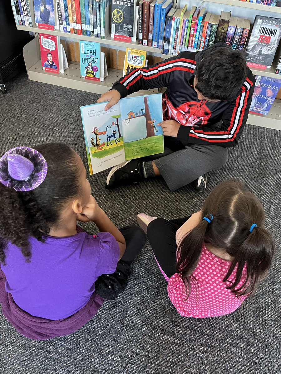 MeaghanTrudell's tweet photo. We are so happy to be able to start up our reading buddies again! Thank you @Ms_BCarter for welcoming us into the @TrafalgarPS library and @MsZimmersroom and @MrsJessiPacheco for the amazing collaboration! #trafalgarproud https://t.co/WYcrWEAmB7