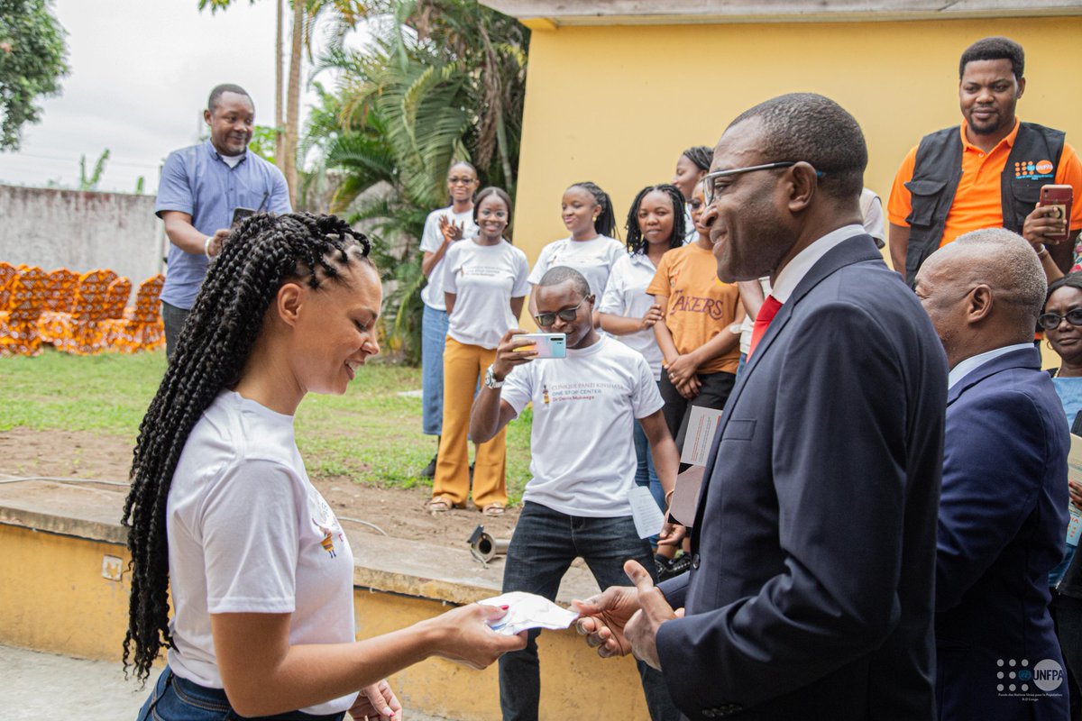 UNFPARDC's tweet photo. Partenariat @UNFPA &amp; @PanziFoundation
@unfpa fait un don d’1 ambulance médicalisée à #Kinshasa pour faciliter le transport des survivants de violences basées sur le genre vers le One Stop Center. #VBG https://t.co/RY1pA0WbSu