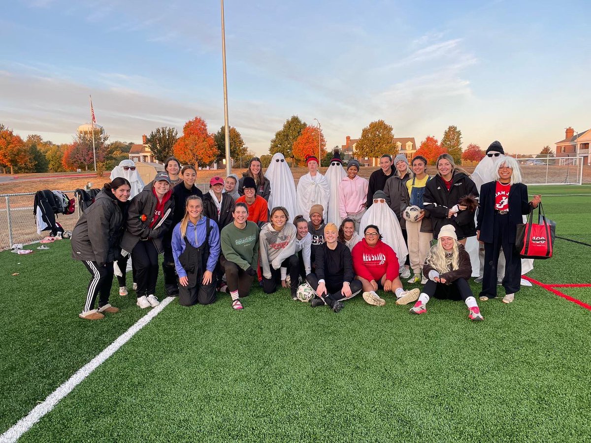 JewellSoccer's tweet photo. Annual Halloween practice was a success 🍎🎃 #DefendtheNest https://t.co/F7l9paty1K