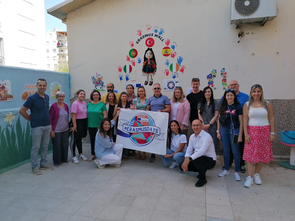 TeamsSteam's tweet photo. What a warm welcome from everyone at Ahmet Yesevi Ilkokulu School in Antalya, Türkiye! https://t.co/EXauSKkCco