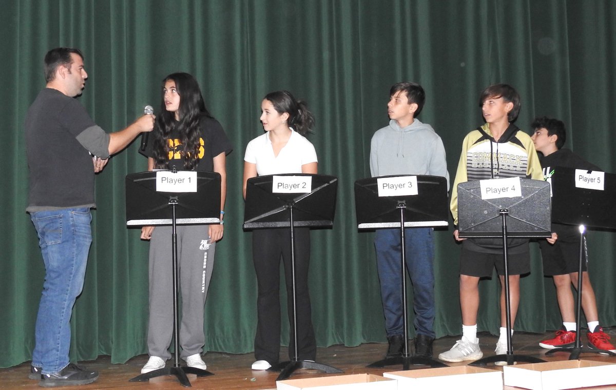 CommackSchools's tweet photo. PBIS Kickoff today at CMS! Students participated in team building activities, discussed respectful &amp; responsible behaviors, and created cards for @StonyBrookkids &amp; colorful bags for local food pantries. #CommackMiddleSchool #Caring #MYP #LearnerProfileTraits #PBIS #CommackSchools https://t.co/WkTjEkw4zM