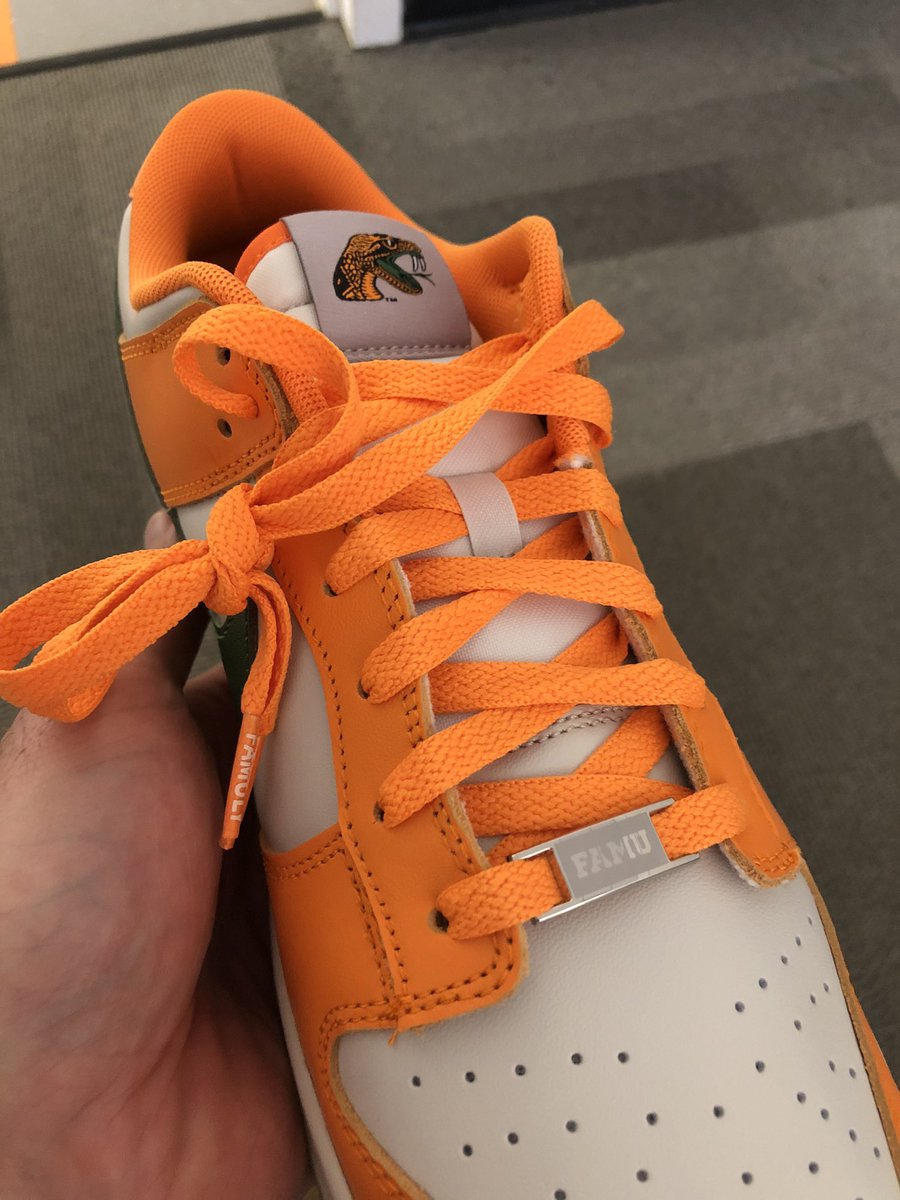 CoachHen501's tweet photo. YEEN [the only one that] GOT DEEZ @HCWillieSimmons!! #FreshKicksFriday #FreshFeetFriday #WeBraggDifferent #FFFFFFunF https://t.co/V8nKltTEkk