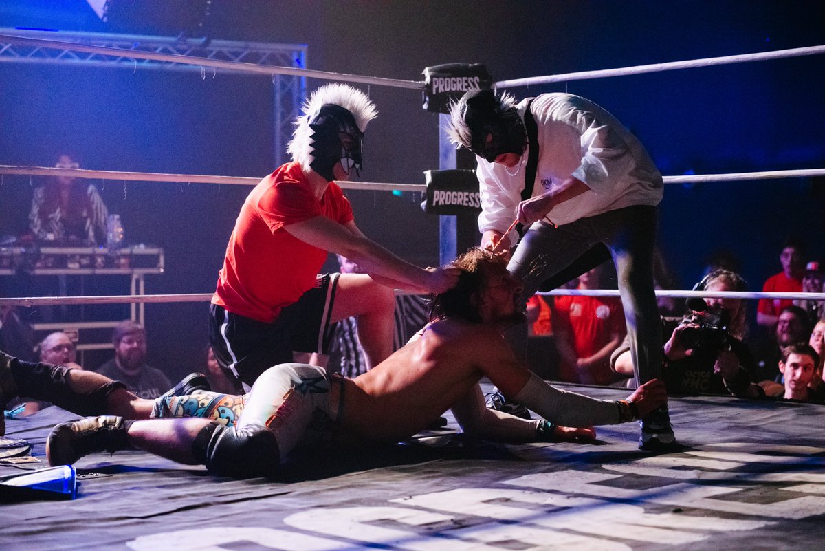 ThisIs_Progress's tweet photo. 🎃 WRESTLING WITCH FACE
🐺 At #Chapter144 we saw Lykos Gym cut off a piece of Chuck Mambo's hair...
☀️ Sunshine Machine will be there on Sunday to address Lykos Gym.
🧍 Less than 10 standing tickets available
🎟️ Get your tickets here
https://t.co/T9PIhB7rB6 https://t.co/5p4jTpS7zb