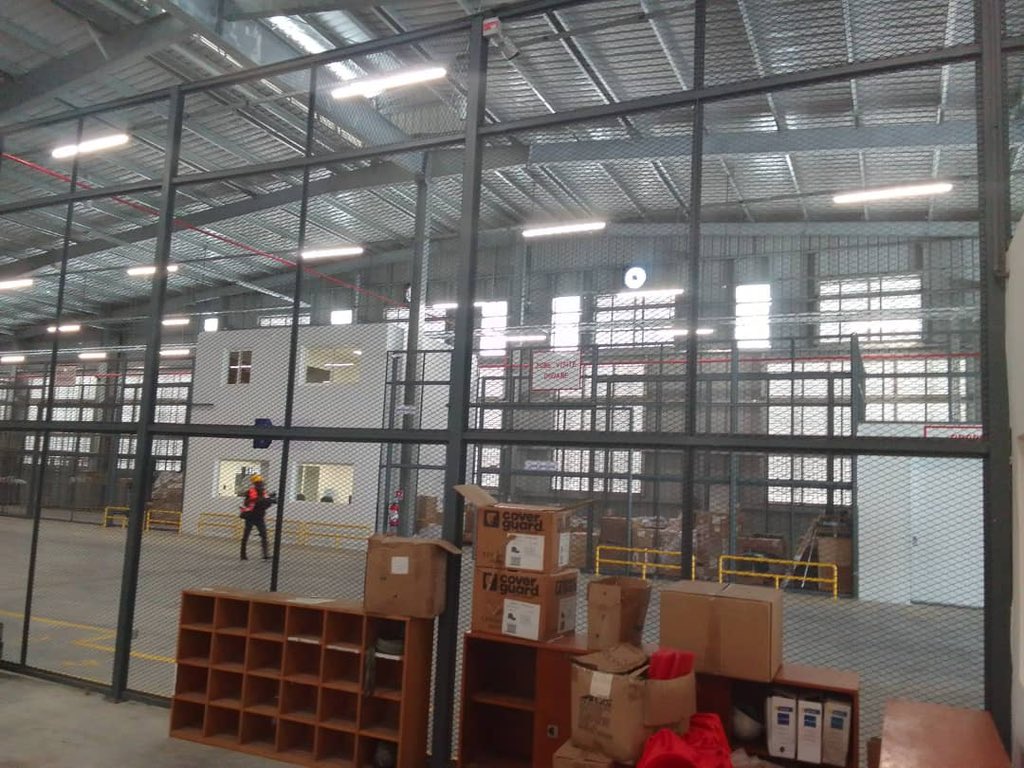 Yefien_Coul's tweet photo. #CIV  I La construction du nouvel entrepôt aérien de @BOLLORE_CI a duré 18 mois !!!
Sa mise en service ce jour, permettra à la #CIV de disposer de la plus grande plateforme logistique...
#Aerohub #fretaerien #logistics #BolloreCiv #bollore #transport #Abidjan https://t.co/dy0Uo0deUX