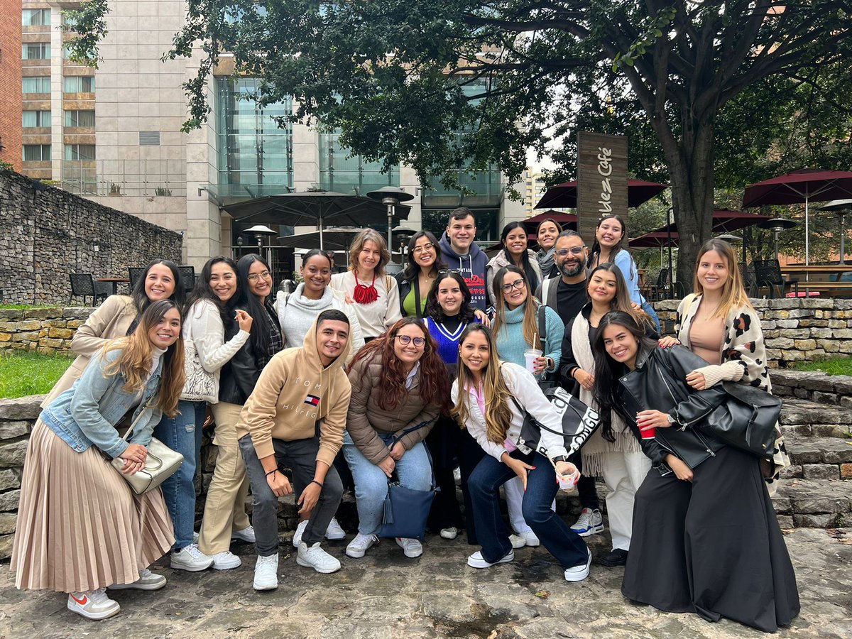 FDCSIcesi's tweet photo. 📢 Estudiantes de @ComunicaIcesi en su salida académica al @FestivalGabo en la ciudad de Bogotá 👇 https://t.co/1VEFZEc9MA