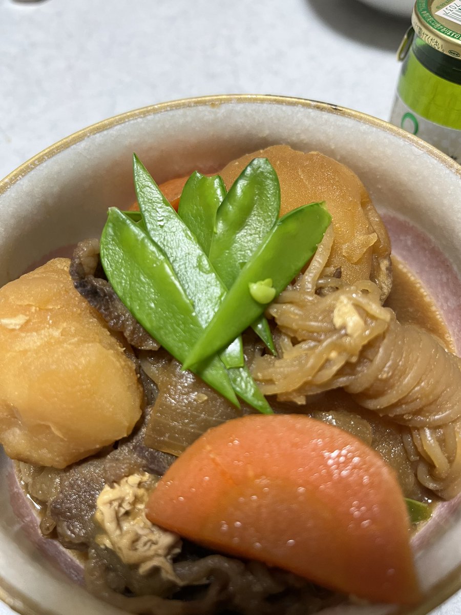 今日の夕飯は肉じゃが、メンマのピリ辛炒め、豆腐とわかめの赤だしでした！ ✨🥳 お昼過ぎから仕込んだ肉じゃががとにかく美味しかったです💞