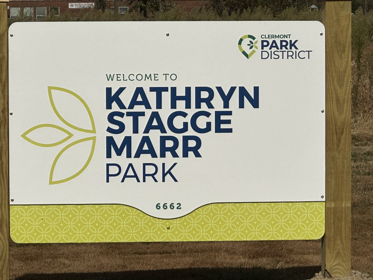 DE_ChadShaffer's tweet image. Thanks to the volunteers from Goshen Community Schools who planted trees with @ClermontParks this morning! @DukeEnergy is proud to support this effort with a $5k grant to restore the park’s tree canopy following the tornado in July. 🌳 🍂