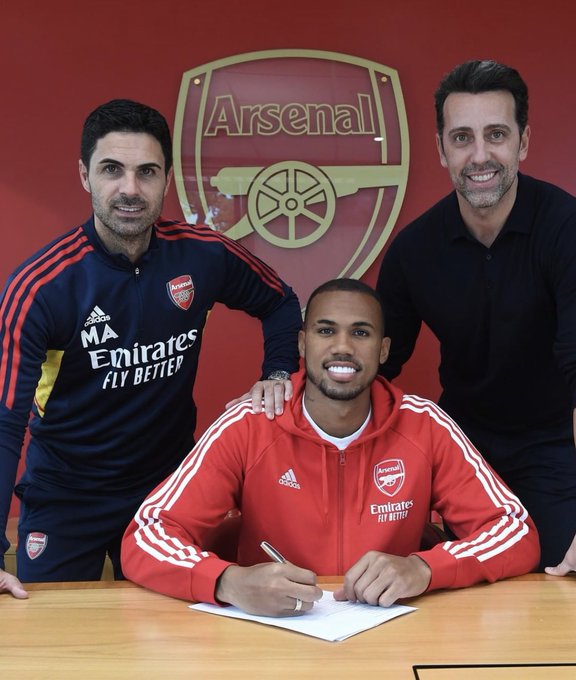 SportsFabrizio's tweet photo. Official. Gabriel Magalhães signs new long term deal with Arsenal. 🚨⚪️🔴
agreed a new deal with Gabi. He’s still a young player a
“It’s great that we’ve nd is part of our future. His performances since he joined us in 2020 have been very strong”director Edu says. @SportsFabrizio https://t.co/yMhtH0mO0C