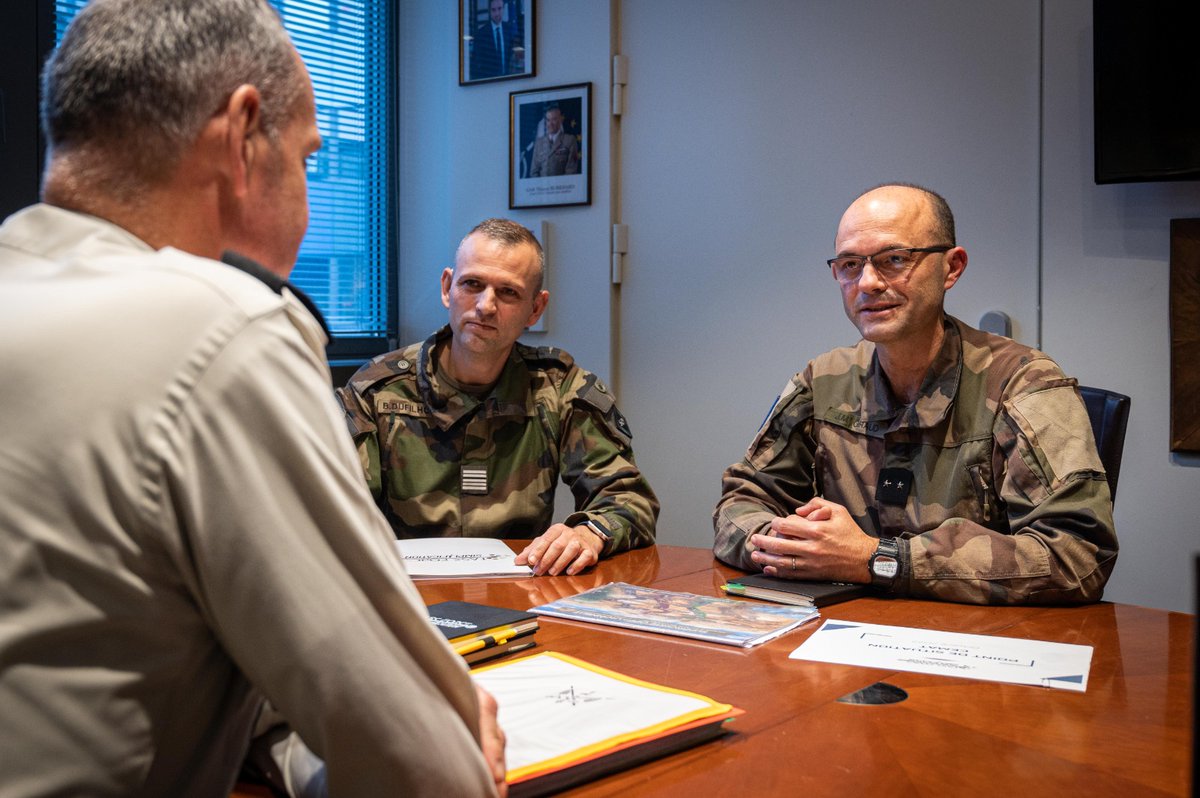 CEMAT_FR's tweet photo. Point de situation avec la Task Force Simplification #TFS : le projet #simplification et responsabilisation doit orienter l’@armeedeterre vers un fonctionnement plus opérationnel. Redonner du temps aux chefs. Commander au quartier comme en opération. #NotreDefense #DeCombat https://t.co/RThnf6uwAW