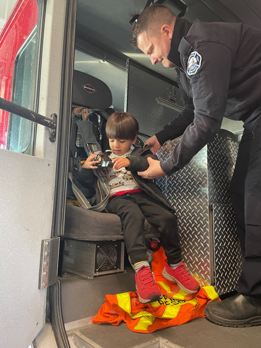 M. Garland (@mrsmgarland) on Twitter photo As a teacher, I never thought I would be able to volunteer for my child’s class trip. Today I was able to check that off my list! What a joy. Thanks for having me <a href="/MsEmilyPeirson/">Emily Peirson</a> #matleavewin As a teacher, I never thought I would be able to volunteer for my child’s class trip. Today I was able to check that off my list! What a joy. Thanks for having me <a href="/MsEmilyPeirson/">Emily Peirson</a> #matleavewin