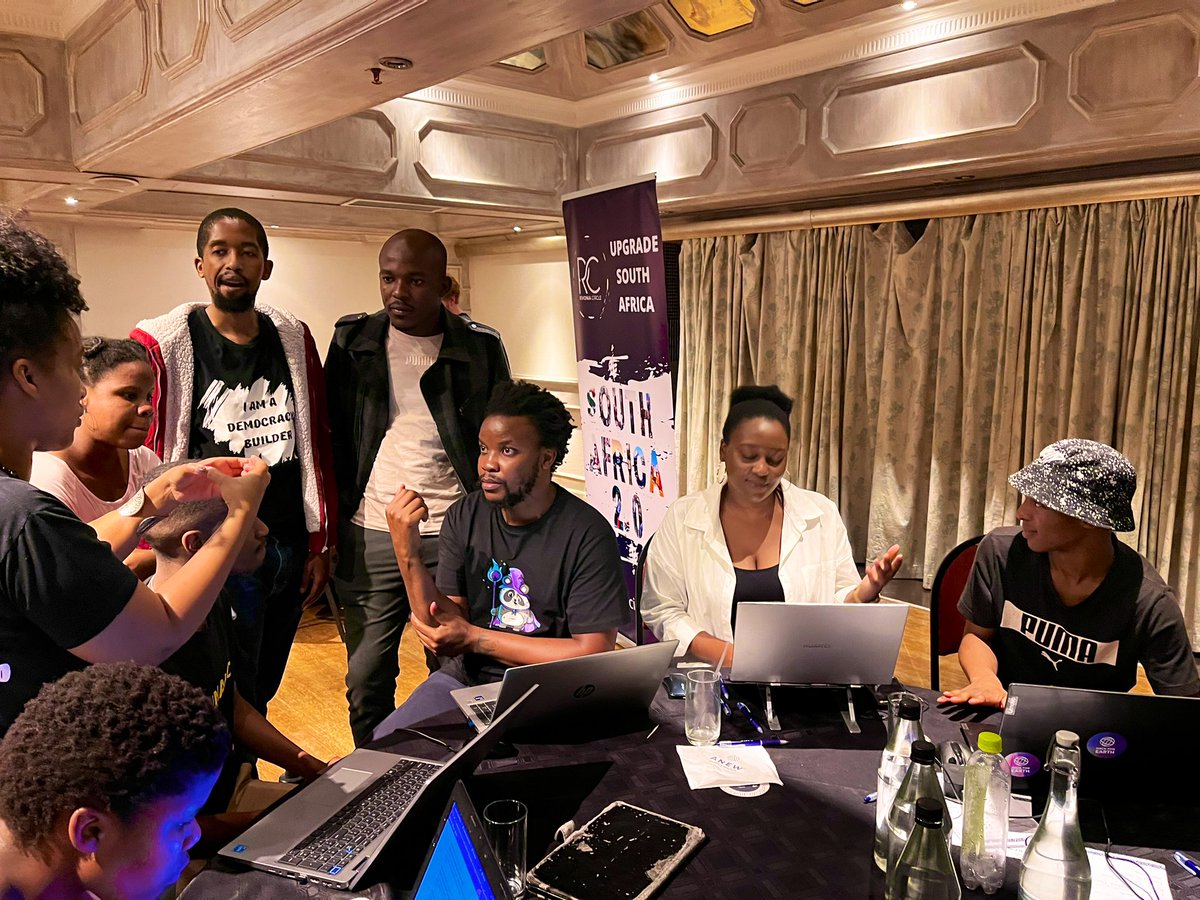 4otune's tweet photo. In August @Geekulcha facilitated the @rivonia_circle #PowerToAct Hackathon at @TshimologongIT which gathered techies, policymakers &amp; activist to tackle 4 challenges presented by RC

The 4 winning teams &amp; two other teams have reunited to integrate the solutions 

#PowerToActHack https://t.co/mczZWQfkXT