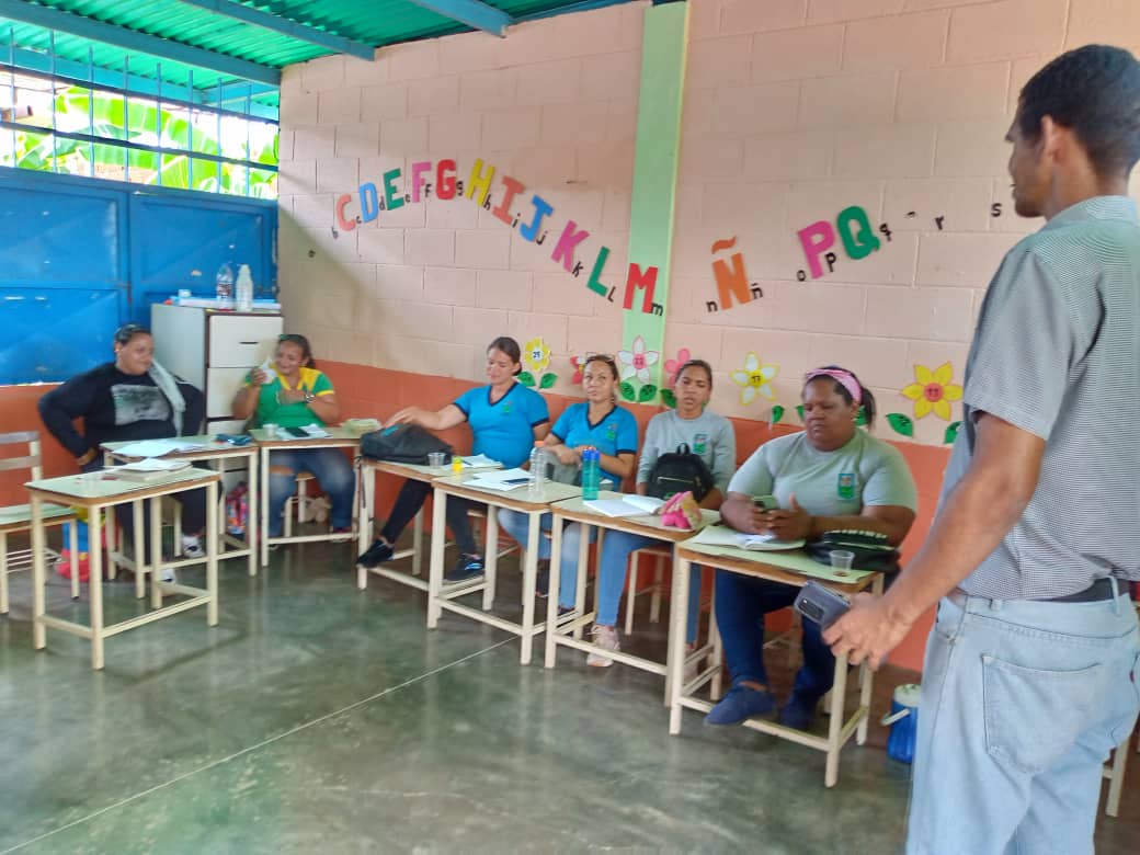 de_camatagua's tweet photo. #21DeOct Unidos Por La Calidad Educativa. Nuestros Maestros y Maestras Siguen Fortaleciendo La Educación Bolivariana a Través Del Plan Nacional De Formación "Juntos Por La Educación Del Futuro" @_LaAvanzadora @Soykarinacarpio @leoalvacabrera @ZE_Aragua #PatriaUnidaYSolidaria https://t.co/QHXoZQFIAC