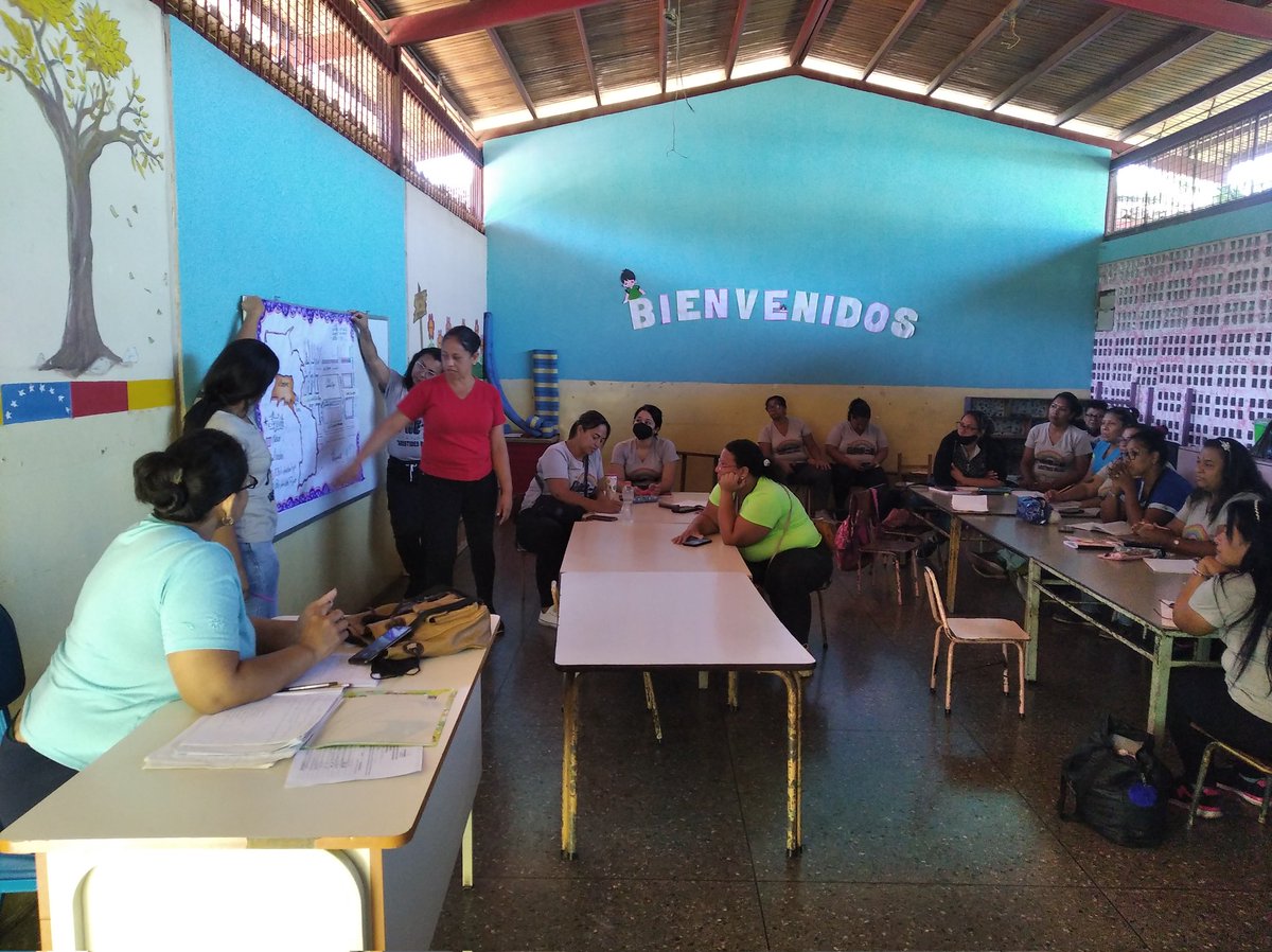 pen_aristides's tweet photo. Hoy #21deOct el personal del @pen_aristides dijo presente en el 3er encuentro de la Formación Juntos por la Educación del Futuro 22/23 con la Facilitadora SheillaPeña en la socialización de la Cartografía Institucional, los planes y proyectos entre institución-familia-comunidad https://t.co/qAFP7I9AL4