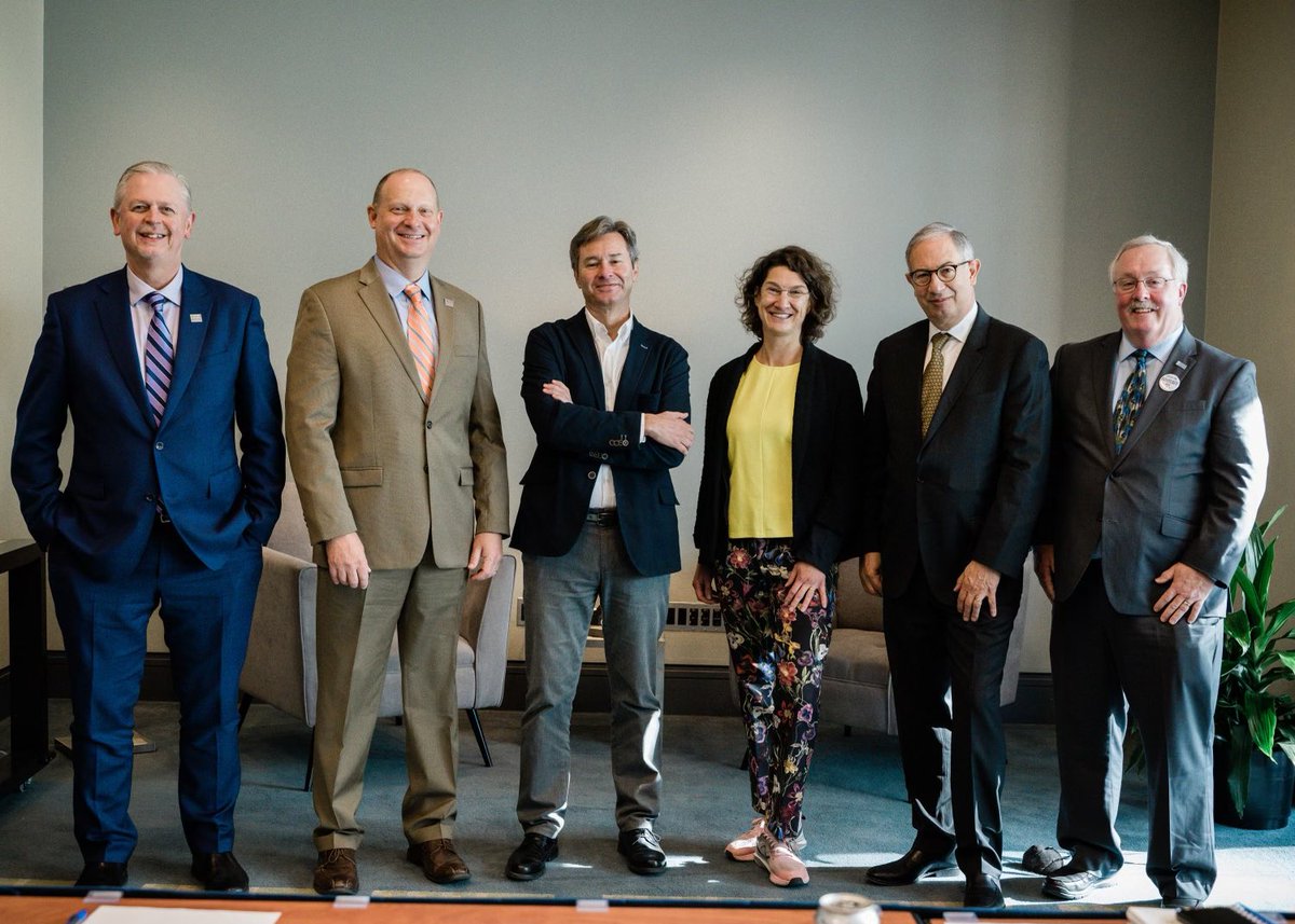 IDSA CEO Chris Busky (@cbusky), President Daniel McQuillen, MD, FIDSA (@McQHoya81), President-Elect Carlos del Rio, MD, FIDSA (@CarlosdelRio7) meet with @ESCMID (@Jesusrbano) and @AZinkernagelLab at #IDWeek2022.