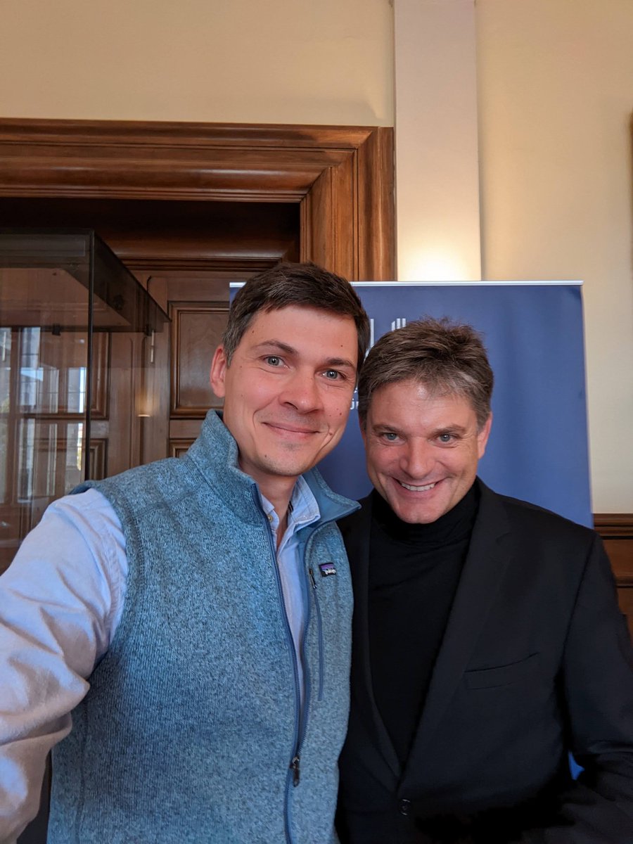 VasilyZaburdaev's tweet photo. After the discussion about the first 4 years of our group @FAU_Germany @MPZ_PhysMed and our future plans with president @Hornegger and chancellor Christian Zens. Great feeling when our passion for interdisciplinary research is met with enthusiasm and full support! https://t.co/q4QYGisZcE
