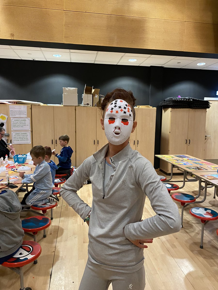 eahomelink's tweet image. Lots of Halloween arts &amp;amp; crafts at Kilmarnock ilunch 🎃👻@EacEducation @EACHWBteam @EACattainment @Vibrant_Socks @VibrantEAC @LHillanFowler9 @brodie_suzanne