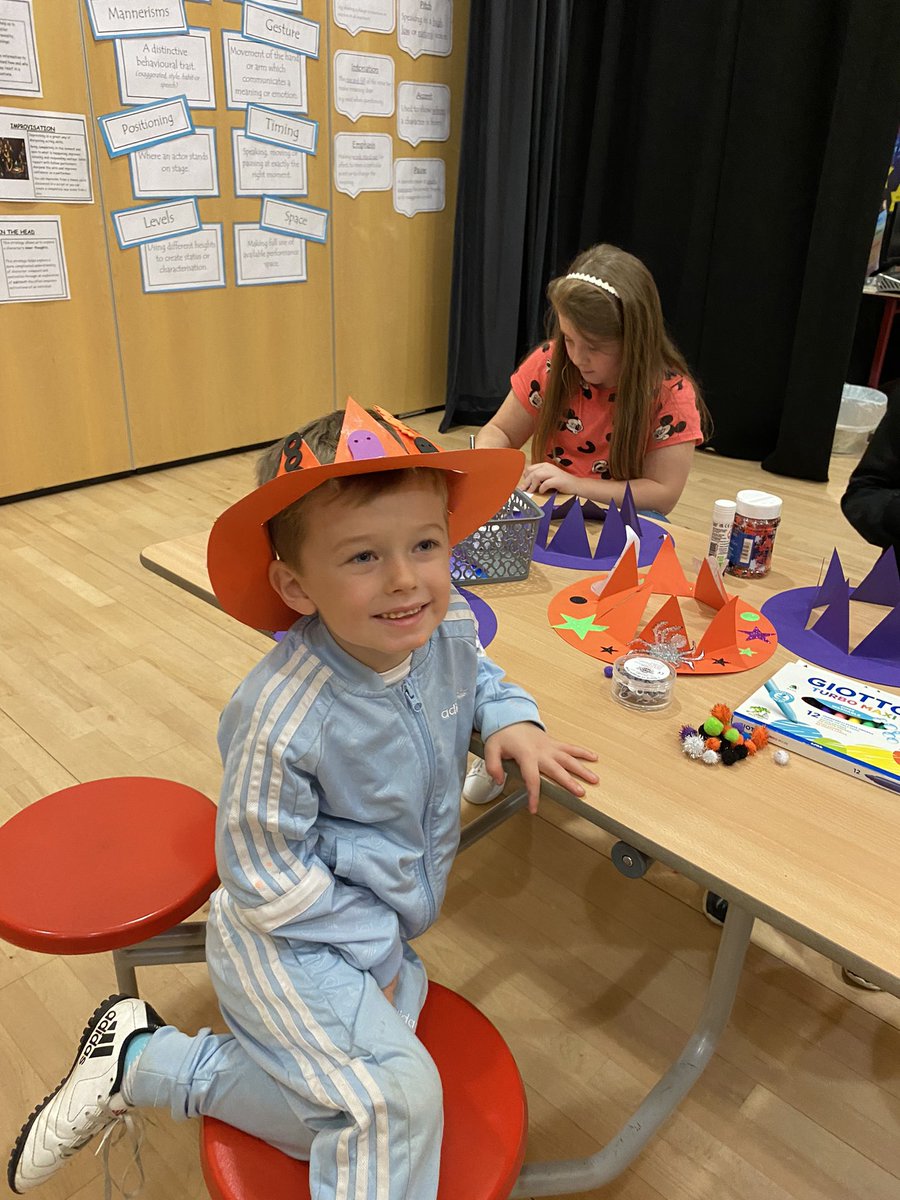 eahomelink's tweet image. Lots of Halloween arts &amp;amp; crafts at Kilmarnock ilunch 🎃👻@EacEducation @EACHWBteam @EACattainment @Vibrant_Socks @VibrantEAC @LHillanFowler9 @brodie_suzanne