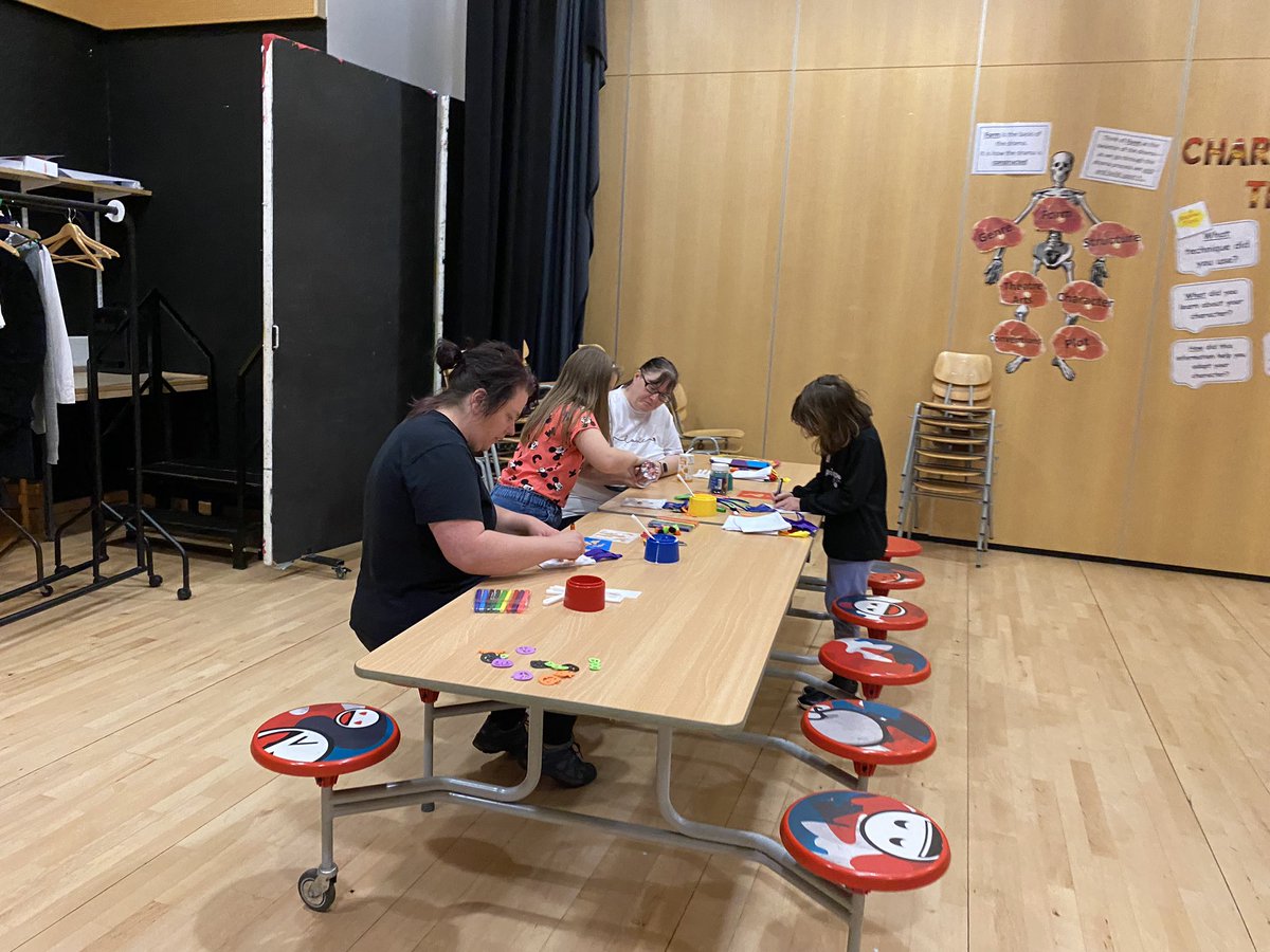 eahomelink's tweet image. Lots of Halloween arts &amp;amp; crafts at Kilmarnock ilunch 🎃👻@EacEducation @EACHWBteam @EACattainment @Vibrant_Socks @VibrantEAC @LHillanFowler9 @brodie_suzanne