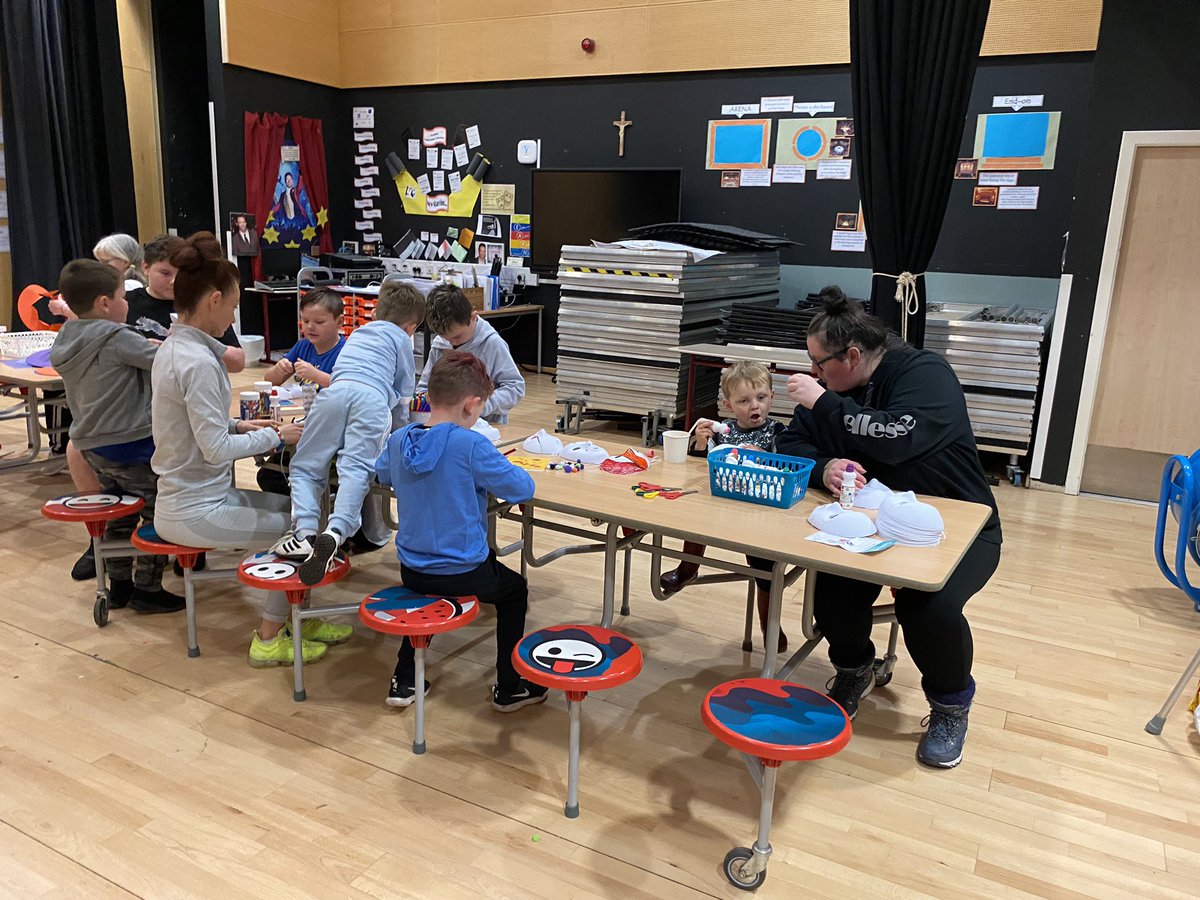 eahomelink's tweet image. Lots of Halloween arts &amp;amp; crafts at Kilmarnock ilunch 🎃👻@EacEducation @EACHWBteam @EACattainment @Vibrant_Socks @VibrantEAC @LHillanFowler9 @brodie_suzanne