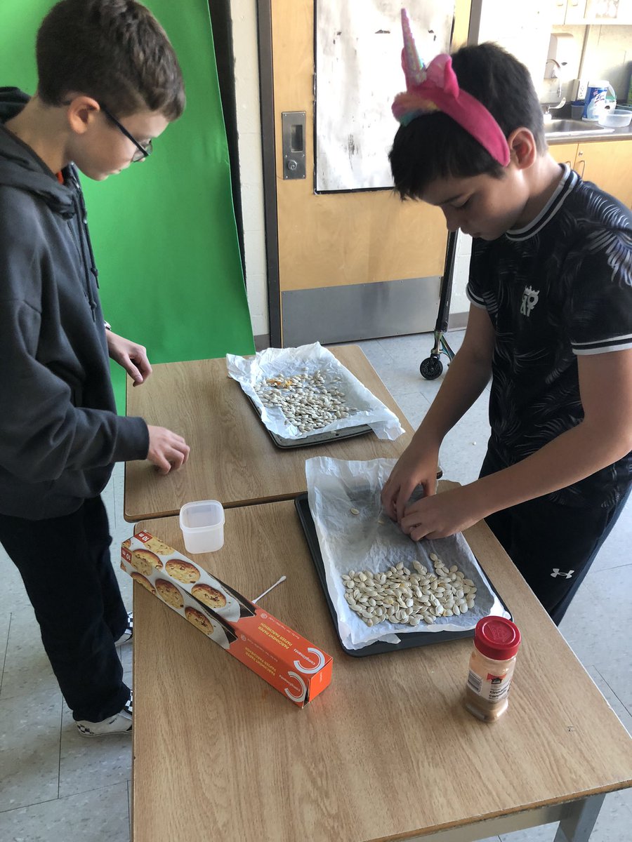 ms_ctobias's tweet image. We had an extra pumpkin and these two have been asking to make bake the seeds - today was the day @CaradocPS #tvdsb #studentdriven @amymathias4