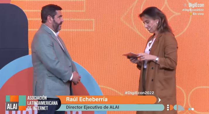 alai_lat's tweet photo. "Muchas actividades de nuestra vida están basadas en la conectividad. La brecha digital, es una brecha de oportunidades", @raulecheberria, Director Ejecutivo de ALAI.

#DigiEcon2022 #DigiEconLATAM https://t.co/dmLU4Qofnp