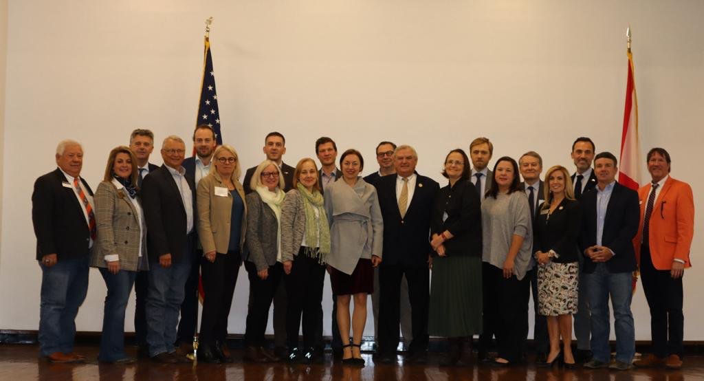 EUintheUS's tweet photo. With @AuburnU, we hosted agricultural counselors in Alabama for meetings with the Commissioner for Industries and Agriculture, state veterinarian, and university staff. 🐄 Great discussions on how to improve sustainability in agriculture, the food chain, and beef production! https://t.co/j4F8UBTfoX