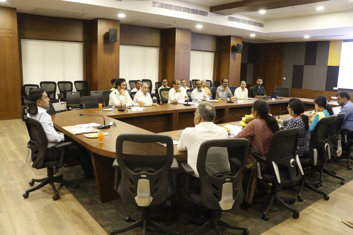 DrPramodPSawant's tweet image. Chaired the meeting regarding the Tribal Research Institute (TRI). 

The Goa State Scheduled Tribe Finance Corporation Ltd. is carrying out the procedure to register the Tribal Research Institute proposed at Sanguem. 1/2