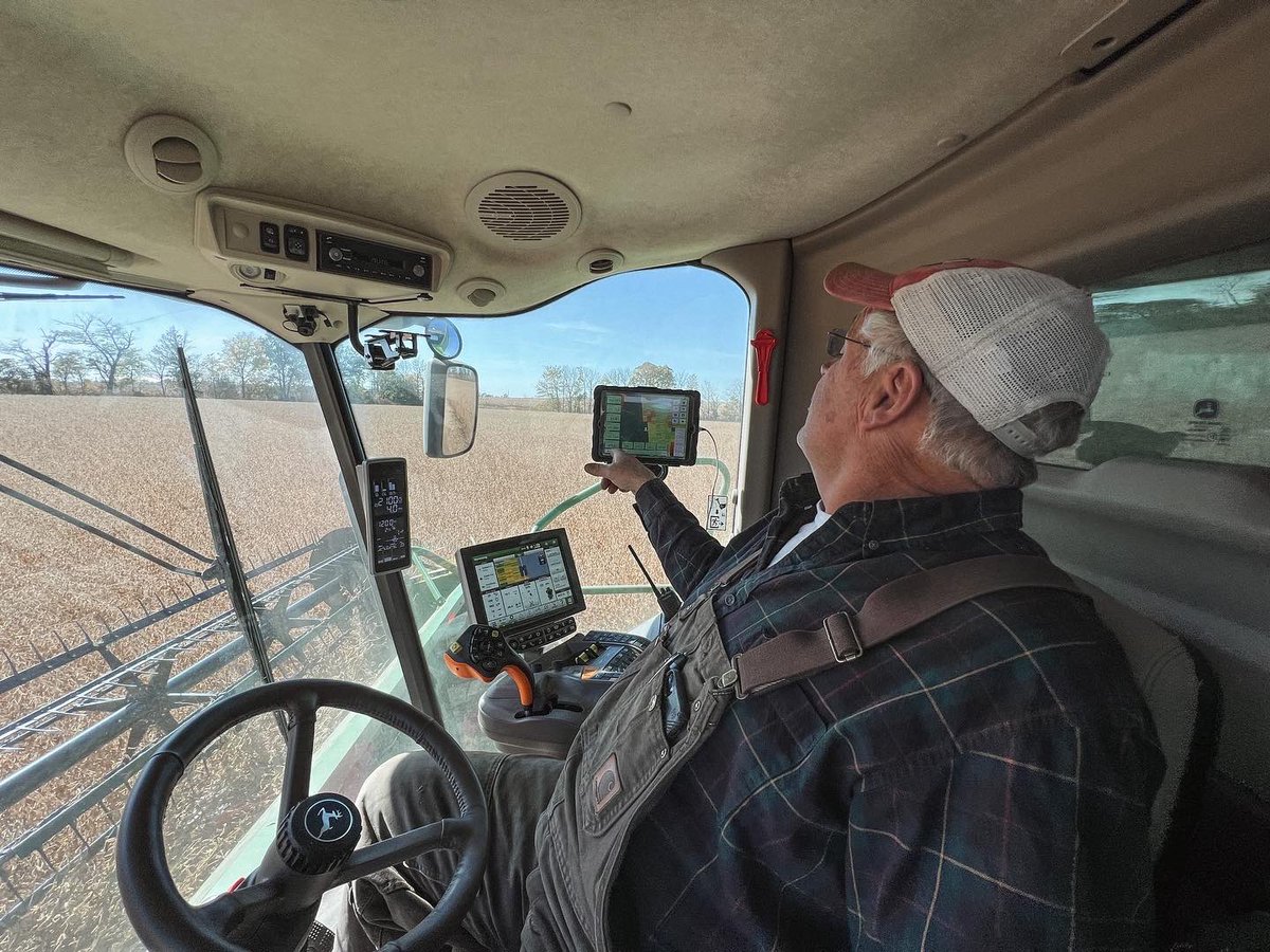 ErnHolbert's tweet photo. honest to goodness, I think if my dad had to choose between keeping me or keeping FieldView, I’d be gone faster than a crazy heifer on sale day.

#FieldViewPartner #harvest22 https://t.co/Xm8cY8KjMe