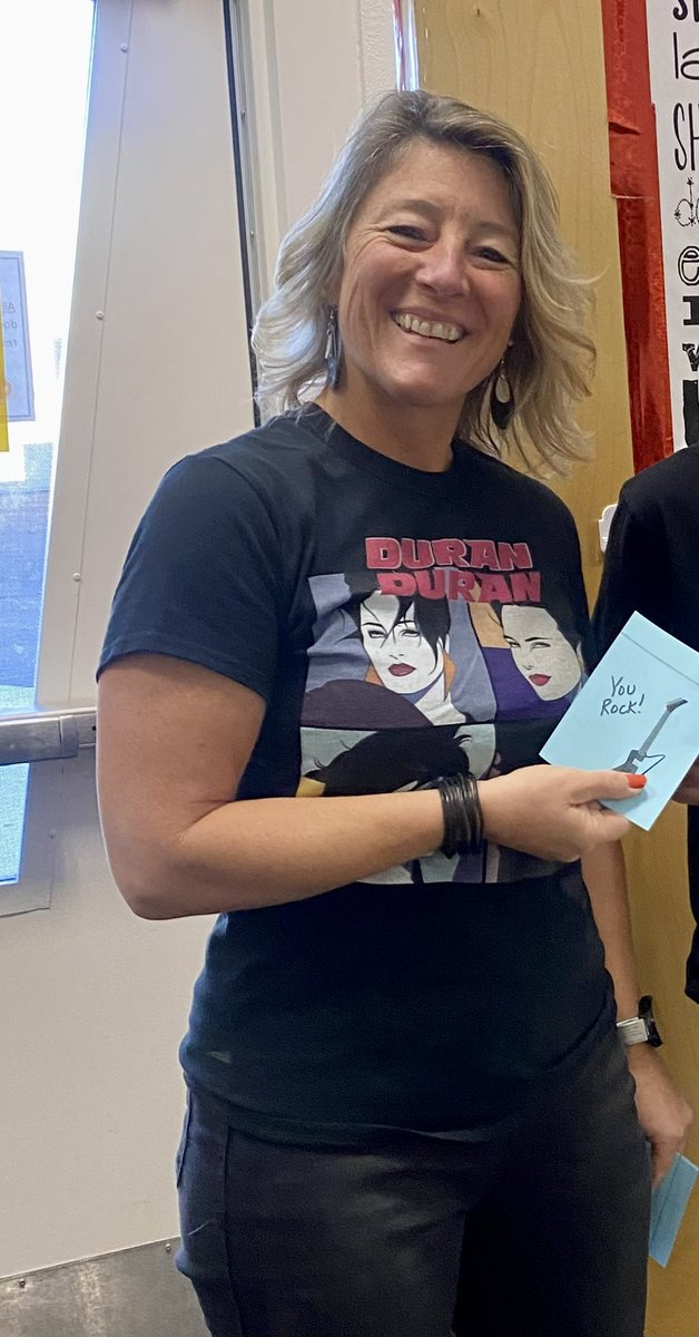 ccsd_eod's tweet photo. @ClarkCountySch Cram MS new teacher, Stephanie Francis, rocked an music/tech lesson during homeroom this morning! πΈπΆβ‘οΈπ
#CCSDRocks #CramMS #RockYourSchool #BeGreaterTogether @ccsd_lpld @CCSD_PLE @getyourteachon https://t.co/QvNzZQXFP8