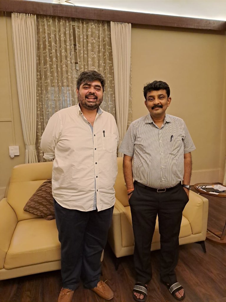 RajivTandon10's tweet photo. Met Dr. Mahendra Kalyankar ji (IAS) Collector Raighad at his residence such a kind &amp; humble human 
#mahendrakalyankar #ias #iasofficer #collector #raighad #gratitude #grateful https://t.co/0QpBImnWEz