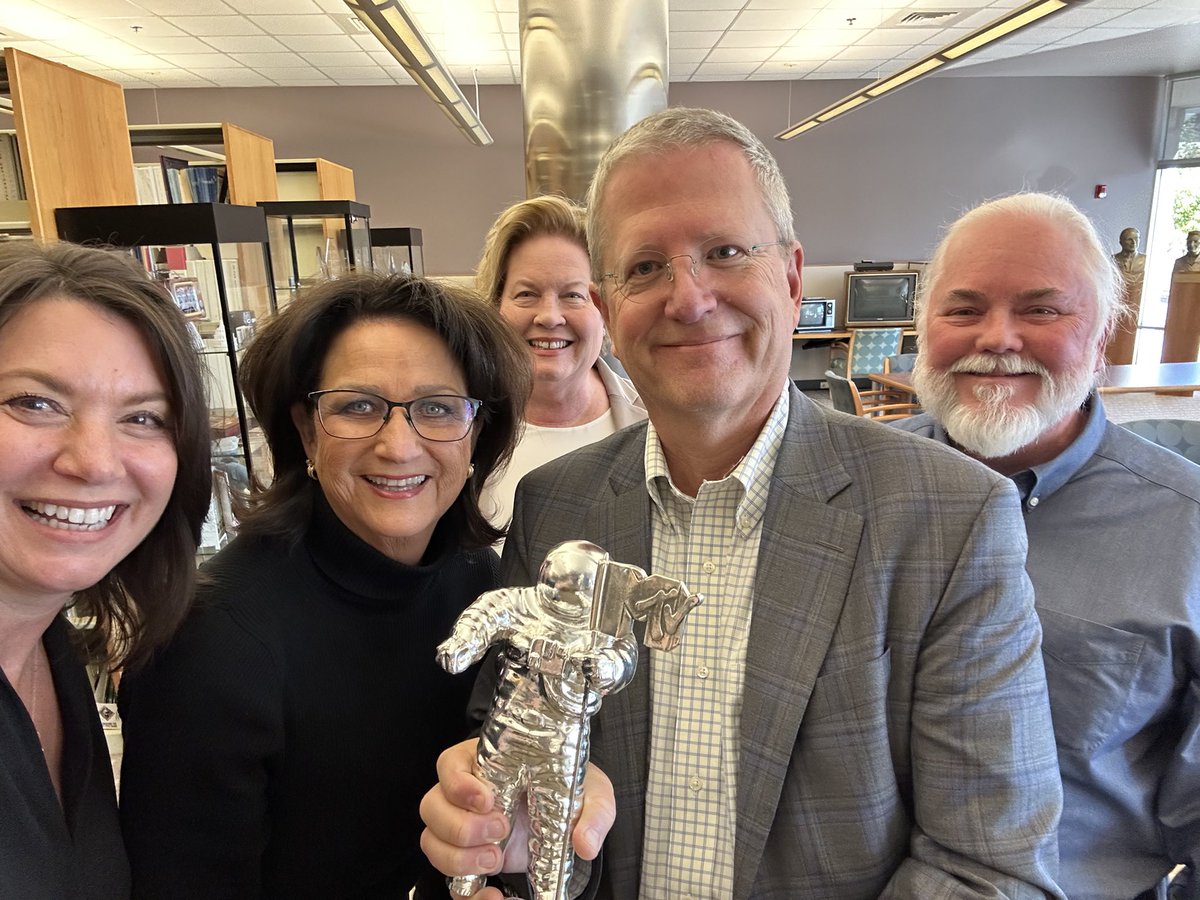 BoyersPatty's tweet photo. @GRANTatACA got the #GrandTour @TheCableCenter Brian is #BestGuideEver! Got to hold the Cable Center MTV award! 🏆 @thedoggiechick @DSChristman @ACAConnects https://t.co/fxzS2NwCUG