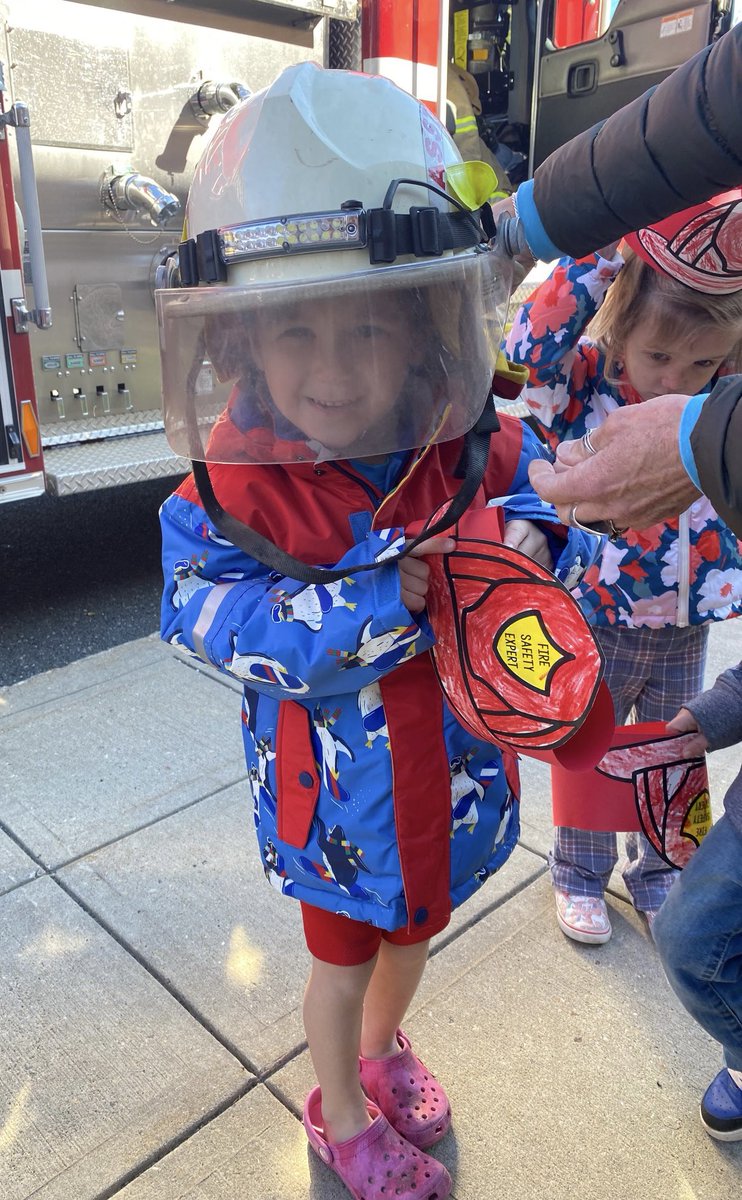 BecketWash's tweet photo. Becket Fire Department came to visit Pre K. The children were very excited! https://t.co/O0iFW1pvAs
