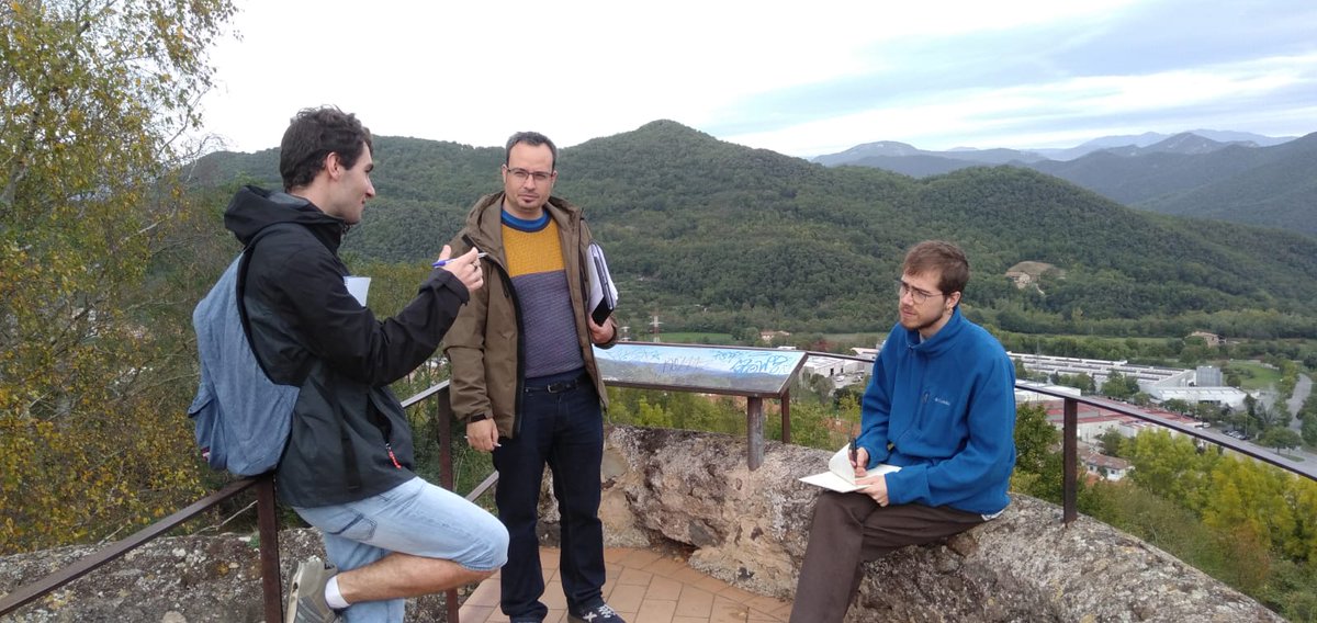 GeografiaUB's tweet photo. 🥾#GeoSortida de camp avui a la Garrotxa amb l' assignatura d'Instruments de Planificació Territorial de Catalunya amb el professor Josep Coma.
#FemGeografiaUB💛🌍 https://t.co/AgKyKGXFdt