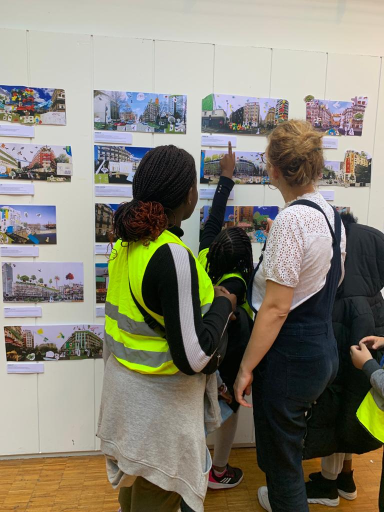 pbloche's tweet photo. Exposé au @PavillonArsenal, le "#PLU des enfants" est le fruit du travail de 17 écoles et 3 centres de loisirs pour penser la ville de demain avec leur regard et leur imagination sans limites. Un encouragement à poursuivre, d'abord pour eux, la transformation écologique de #Paris https://t.co/kLuKgRz1vB