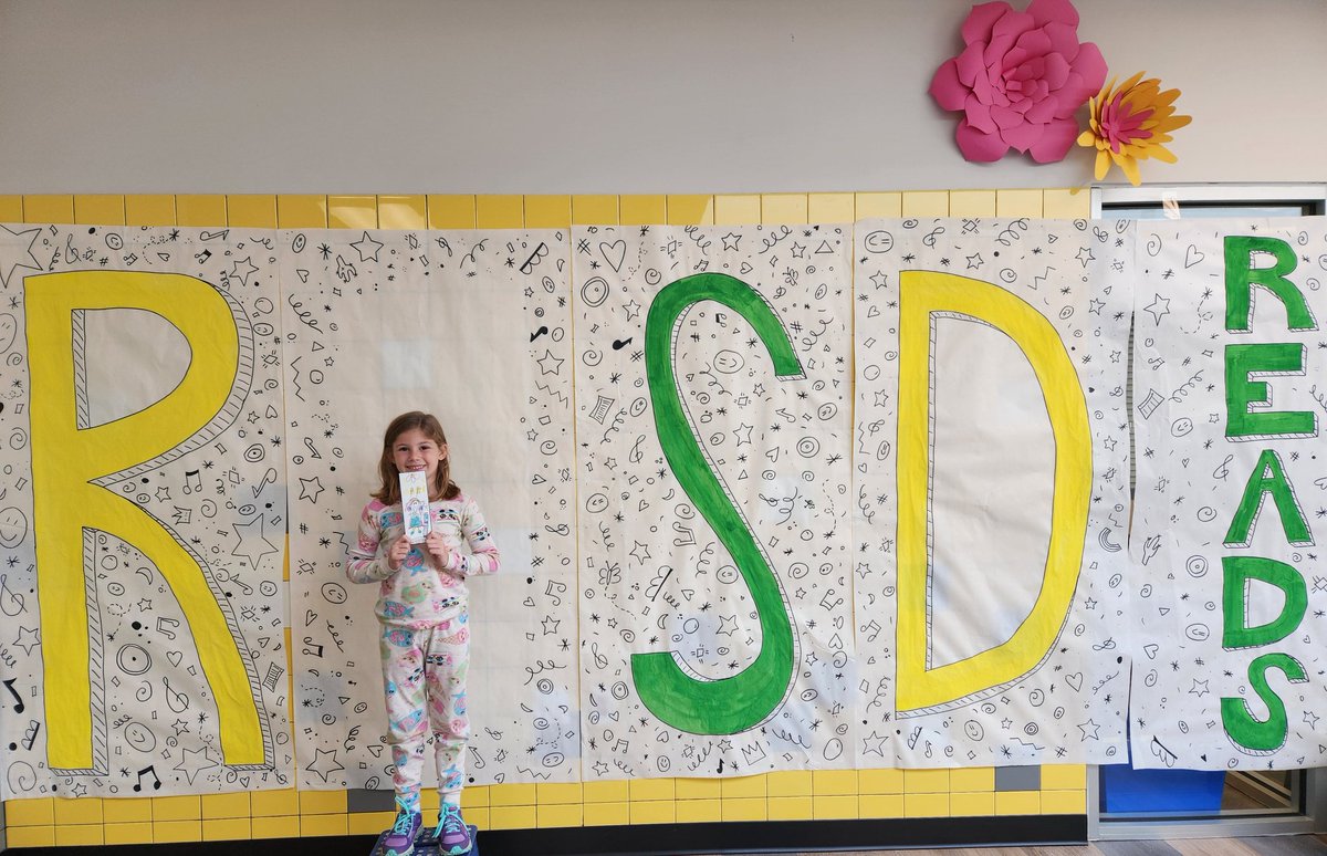 HwangLandy's tweet photo. Pajama Day with our 1st grade DME readers.
#RISDREADS @VanessaHartiga @KristinPernici @TashaJAnthony @DmeElemRisd https://t.co/YMjm1YOcn4