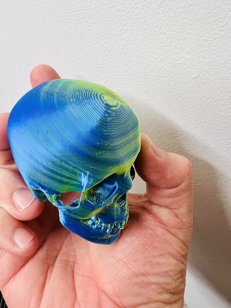 BenchyBuddies's tweet photo. I added a few spooky season skulls printed with @MatterHackers quantum filament to today’s toy drop @universityofky Chandler Hospital https://t.co/VAUzSsoaMW