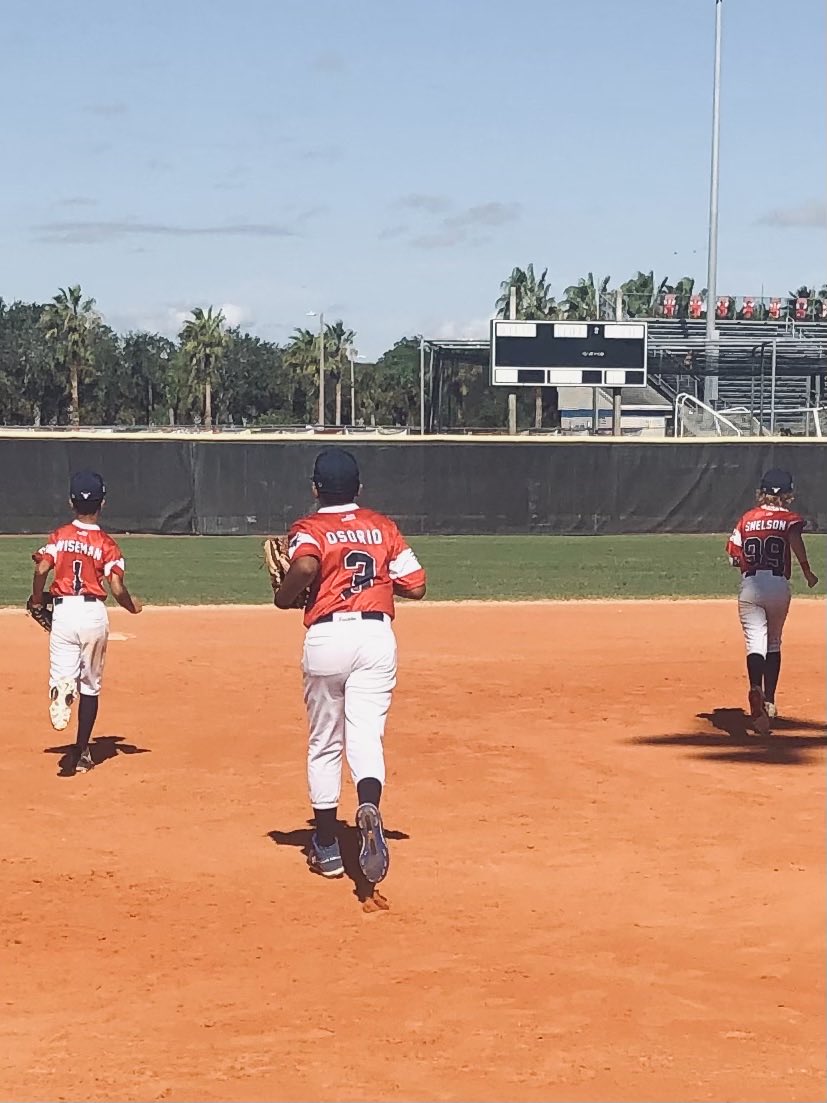 oscaroso2015's tweet photo. Perfect Game tonight and the Blue Collar Bulls 10U are ready https://t.co/wXzbC5bkUP