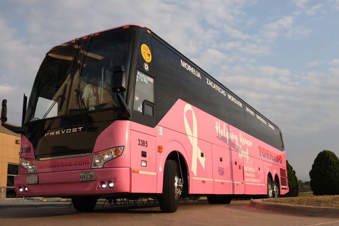 PrevostCoach's tweet photo. Pink looks good on you #Prevost. Thanks for sharing this 📸 @TornadoBus who recently participated in a local community event aimed at sharing inspirational stories and important information regarding #BreastCancerAwarenessMonth. https://t.co/FvBEpPKTm0